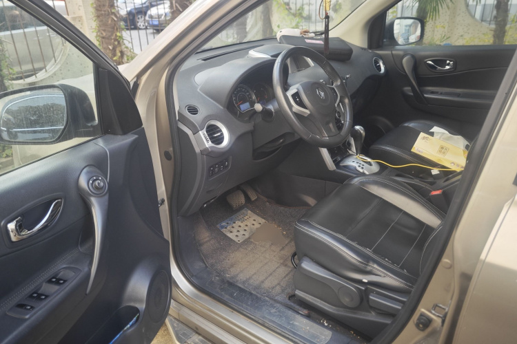 雷诺 科雷傲(进口) 2014款 改款 2.0L 两驱标准版中控内饰20