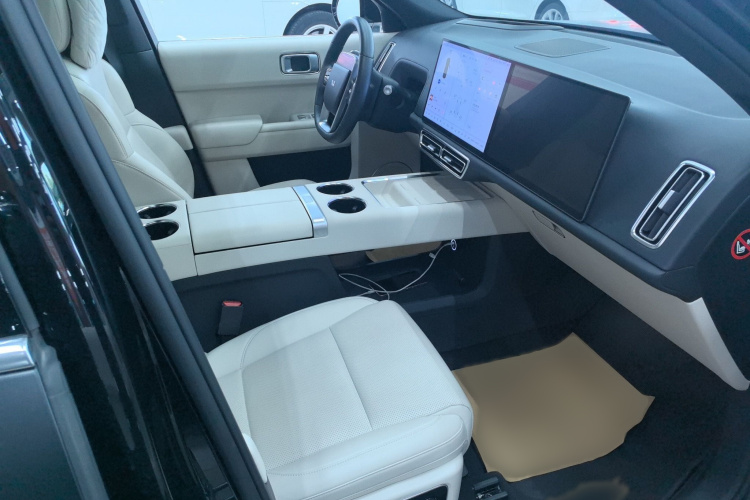 理想汽车 理想L9 2022款 Max局部细节41