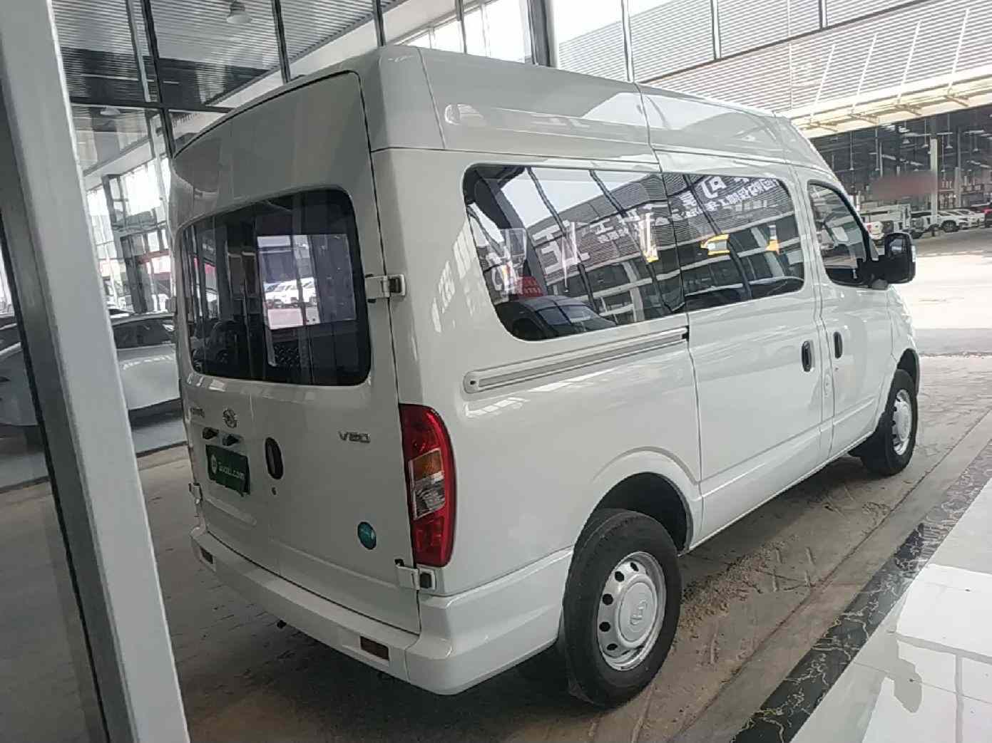 上汽大通MAXUS 新途V80 2024款 傲运通超值版 6MT 短轴中顶127Ps 5/6座(5)