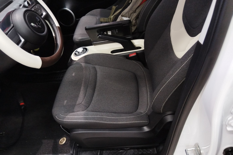 五菱汽车 五菱缤果 2024款 203km 轻享款局部细节19