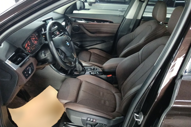 宝马X1 2018款 sDrive18Li 尊享型中控内饰19