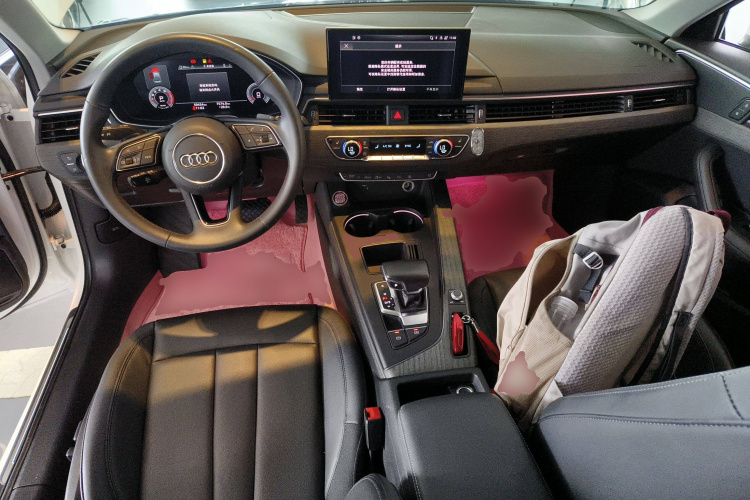 奥迪A4L 2022款 40 TFSI 豪华致雅型中控内饰12