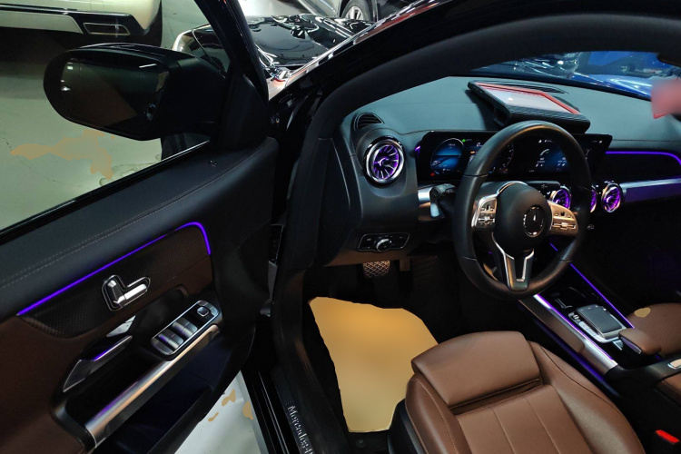 奔驰GLB 2021款 GLB 200 动感型中控内饰7003