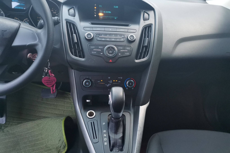 福特 福克斯 2015款 两厢 1.6L 自动舒适型局部细节16