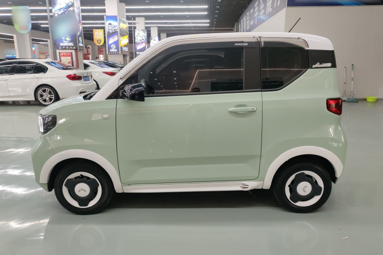 五菱汽车 宏光MINIEV 2021款 马卡龙臻享款 磷酸铁锂车身外观4