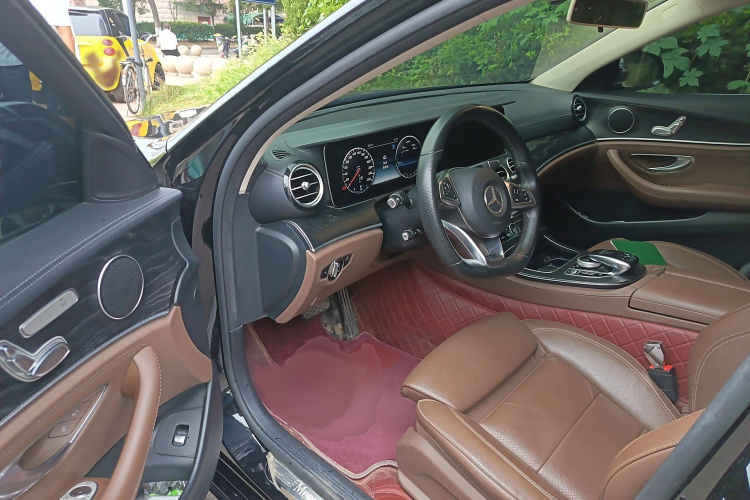 奔驰E级 2016款 E 200 L 运动型中控内饰7003