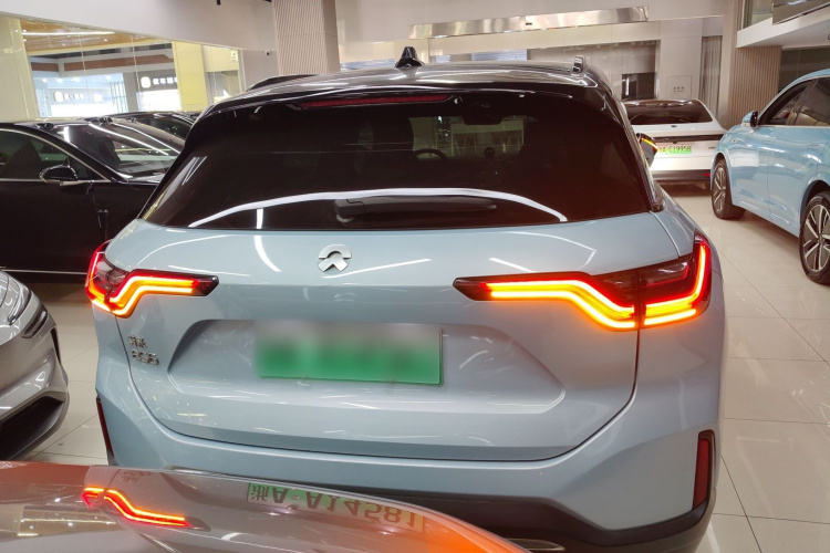 蔚来ES6 2020款 600KM 运动版车身外观6