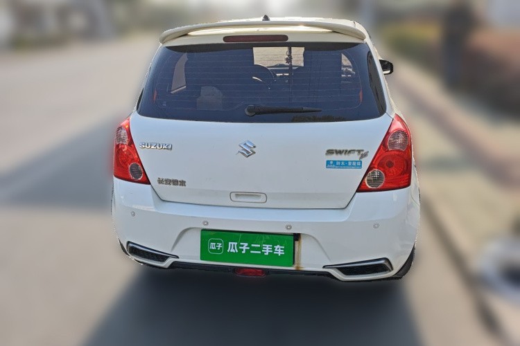 铃木 雨燕 2014款 1.5L 手动时尚型车身外观6