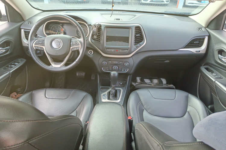 Jeep 自由光 2017款 2.0L 优越版中控内饰12