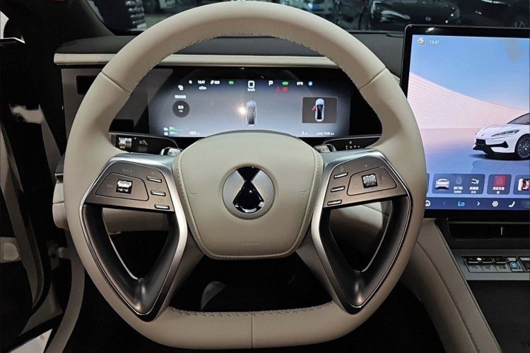 腾势Z9 2024款 1100km 四驱Max版中控内饰7008