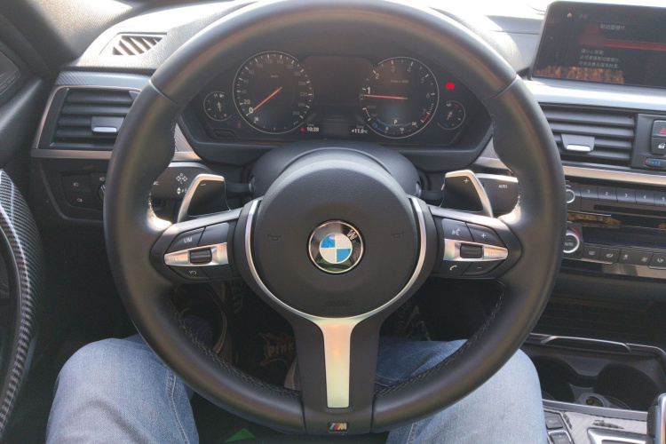 宝马3系 2019款 320i M运动曜夜版中控内饰13