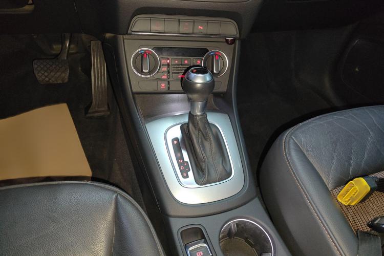 奥迪Q3 2018款 30周年年型 30 TFSI 时尚型局部细节18