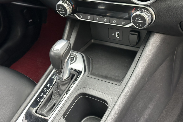 日产 轩逸 2021款 1.6L XL CVT悦享版中控内饰7011