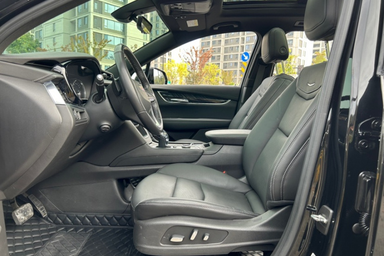 凯迪拉克XT6 2022款 2.0T 六座四驱豪华120周年限量版中控内饰7015