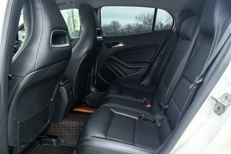 奔驰GLA 2016款 GLA 220 4MATIC 豪华型车身外观6006