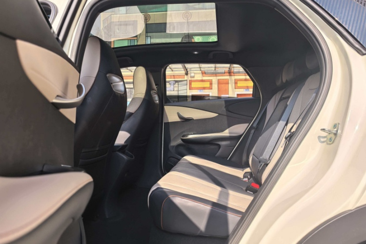 比亚迪 海豚 2025款 420km 时尚版中控内饰7004