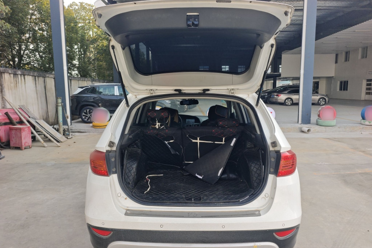 中华V5 2012款 1.5T 自动两驱运动型机舱底盘23