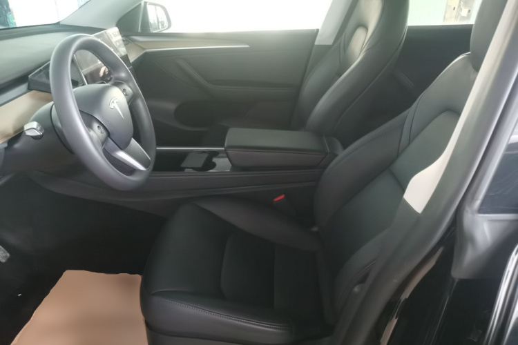 特斯拉 Model Y 2022款 改款 后轮驱动版中控内饰19