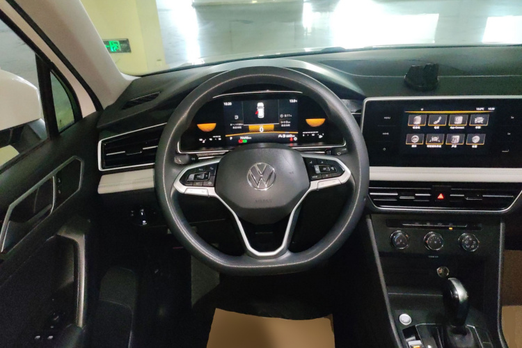 大众 途观L 2022款 330TSI 自动两驱舒享版中控内饰13