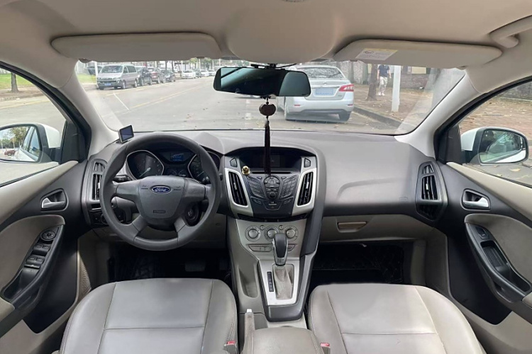 福特 福克斯 2012款 三厢 1.6L 自动舒适型中控内饰7001
