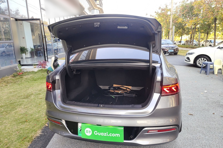 比亚迪 秦PLUS 2023款 冠军版 DM-i 55KM领先型机舱底盘23