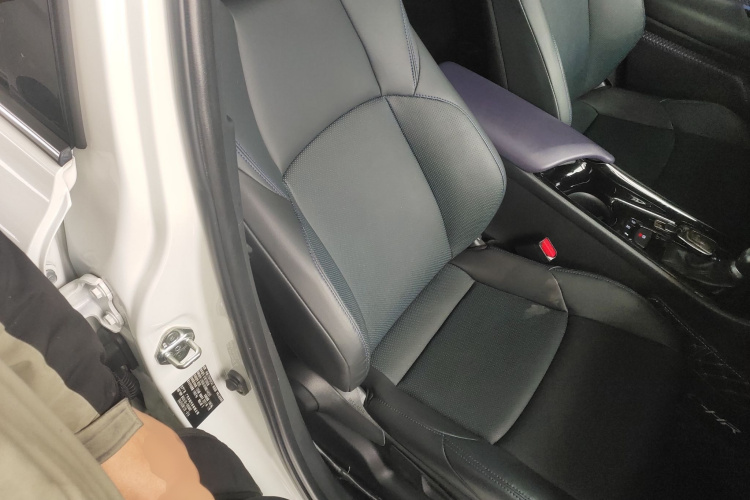 丰田C-HR 2020款 2.0L 豪华版局部细节41