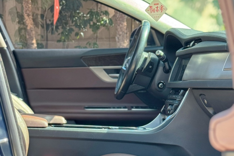 捷豹XFL 2018款 XFL 2.0T 250PS 豪华版中控内饰7009