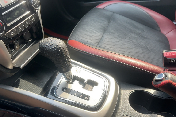 长安 逸动 2013款 1.6L 自动俊酷型 国IV中控内饰7002