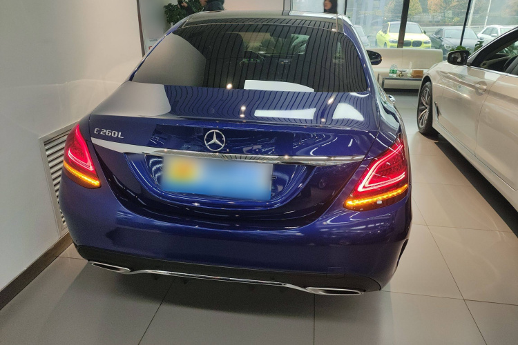 奔驰C级 2019款 改款 C 260 L 运动版车身外观6