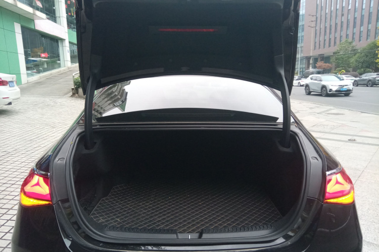 奔驰E级 2025款 E 300 L 时尚型局部细节23