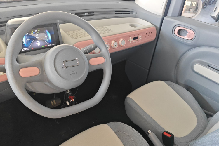 奔腾小马 2025款 222km 灵动马中控内饰12