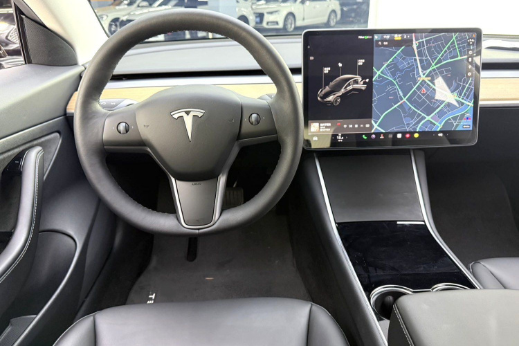 特斯拉 Model 3 2020款 标准续航后驱升级版中控内饰7002