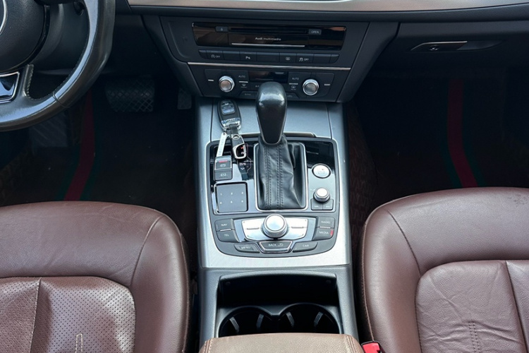 奥迪A6L 2016款 45 TFSI quattro 运动型中控内饰7005