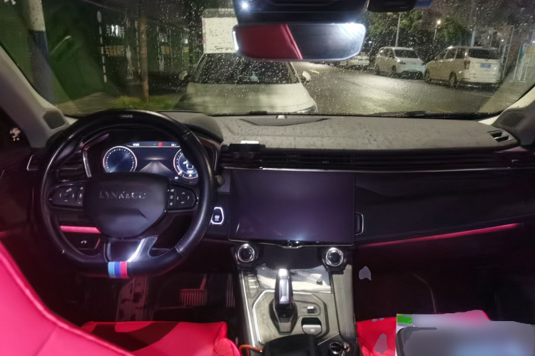 领克05 2020款 2.0TD 两驱耀Halo中控内饰12