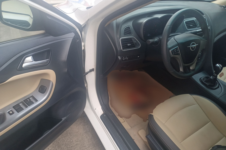 海马 福美来 2015款 1.6L 手动品尚型中控内饰20