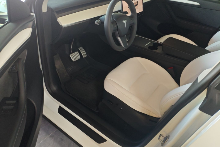 特斯拉 Model Y 2022款 Performance高性能全轮驱动版中控内饰20