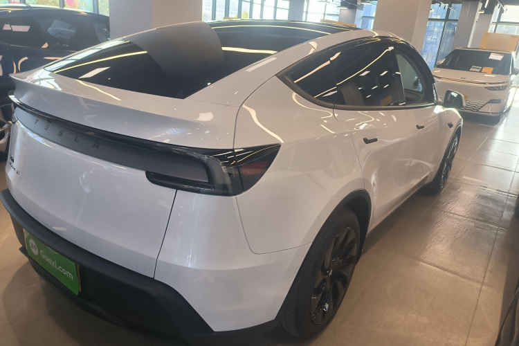 特斯拉 Model Y 2025款 改款 长续航全轮驱动版车身外观7