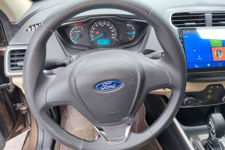 福特 福睿斯 2015款 1.5L 自动舒适型中控内饰13