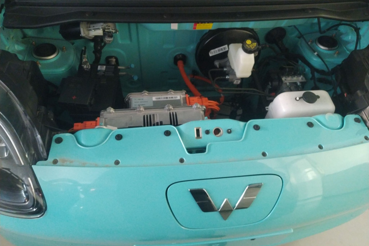 五菱汽车 宏光MINIEV 2025款 四门版 臻享+款机舱底盘24