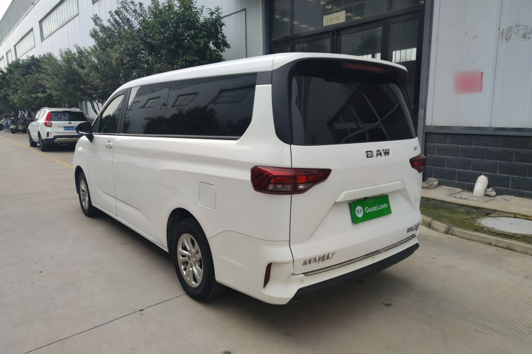 BAW北汽制造 锐胜王牌M7 2023款 1.6L 长轴创享型 9座车身外观6005