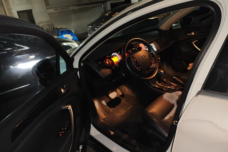雪铁龙C5 2014款 1.6T 自动尊享型中控内饰7003