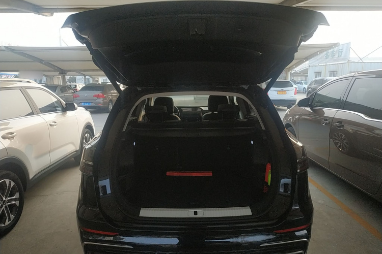 红旗HS5 2023款 2.0T 四驱旗享Pro版局部细节23