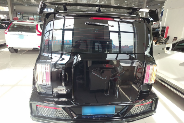 超境汽车 共创坦克300 2023款 2.0T 赛博骑士车身外观6004