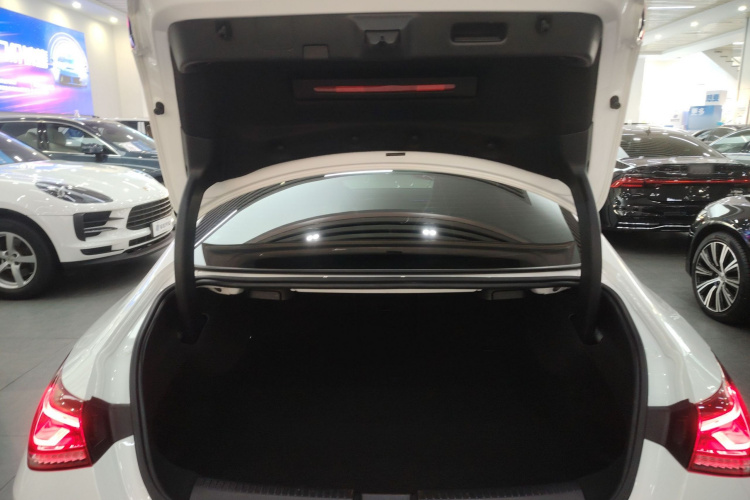 奔驰CLA 2023款 CLA 200机舱底盘23