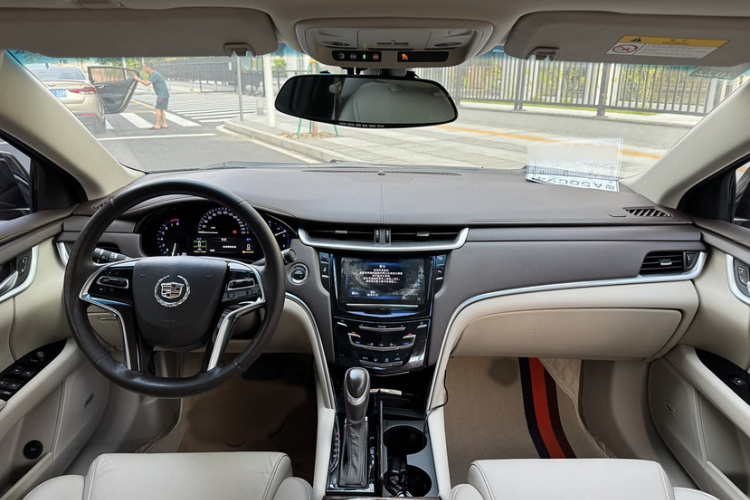 凯迪拉克XTS 2015款 28T 舒适型中控内饰7008