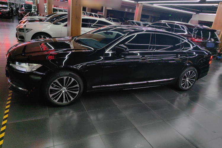 沃尔沃S90 2024款 B5 智逸豪华版车身外观4