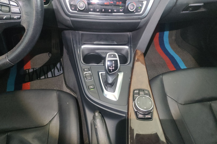 宝马3系 2014款 328Li 豪华设计套装局部细节18