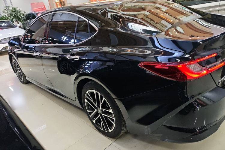 丰田 凯美瑞 2024款 双擎 2.5HG 尊贵版车身外观6003