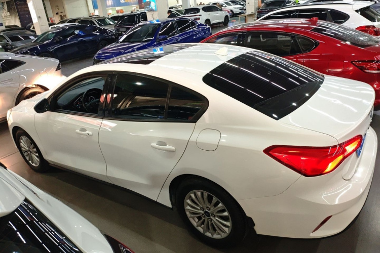 福特 福克斯 2019款 三厢 EcoBoost 180 自动锋潮型车身外观6003