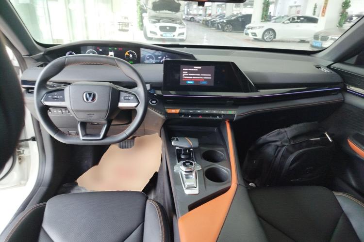 长安UNI-V 智电iDD 2023款 智电iDD 1.5T 113km智酷型中控内饰7002